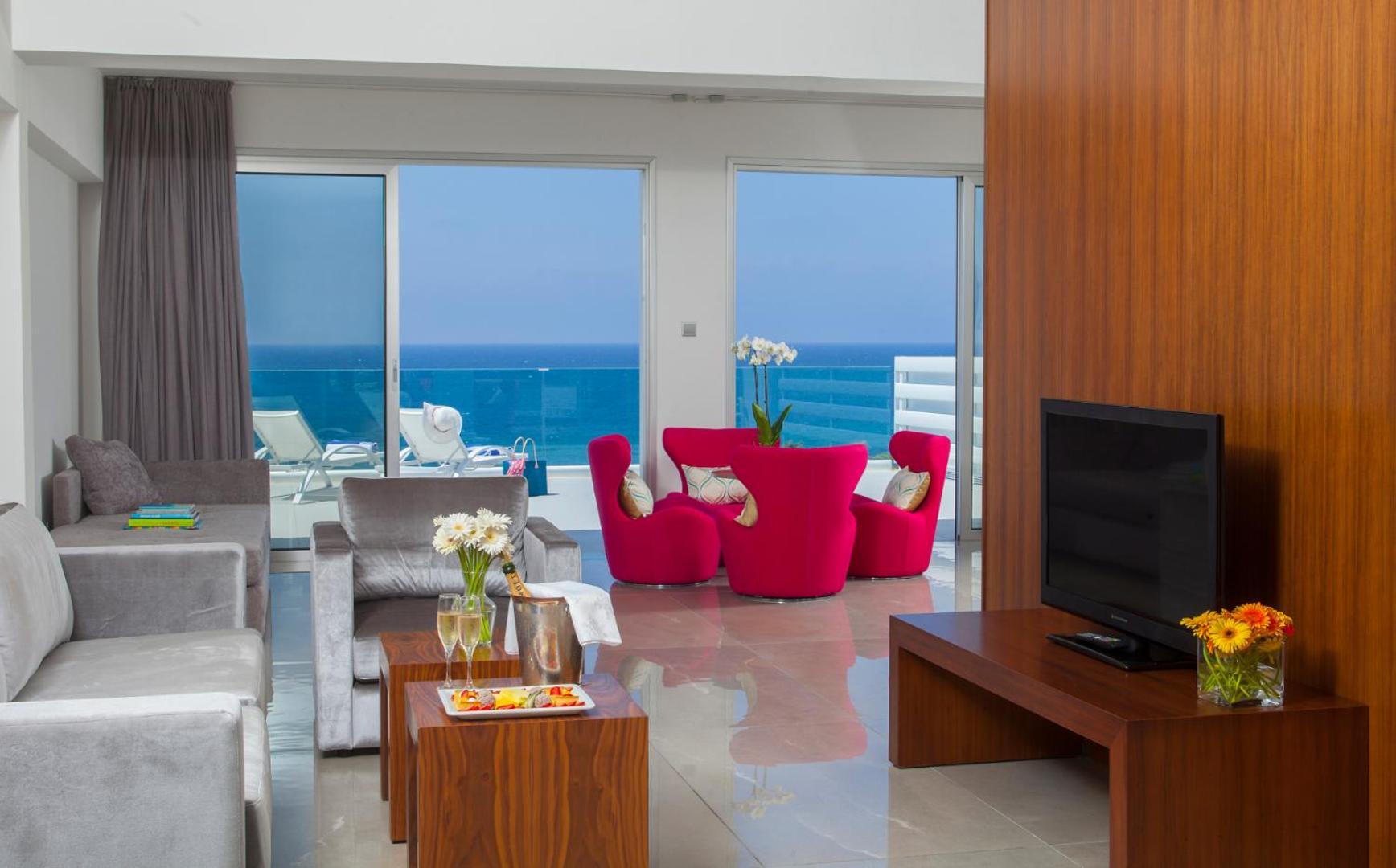 Junior Suite with Front Sea View,1210078738:JPEG