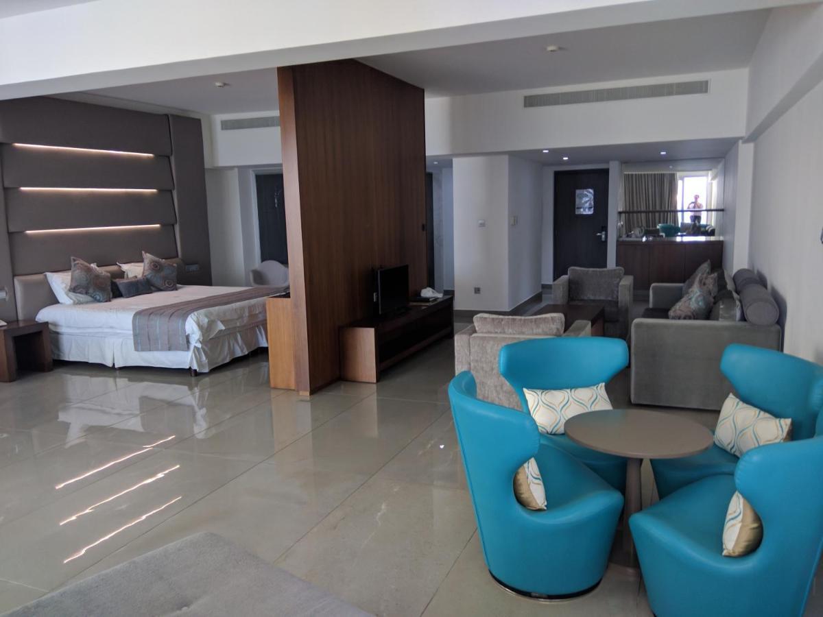 Honeymoon Suite Front Sea View