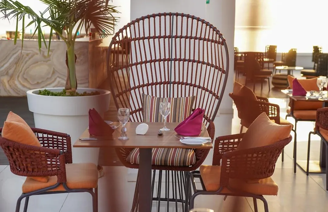 King Evelthon Beach Hotel & Resort-1